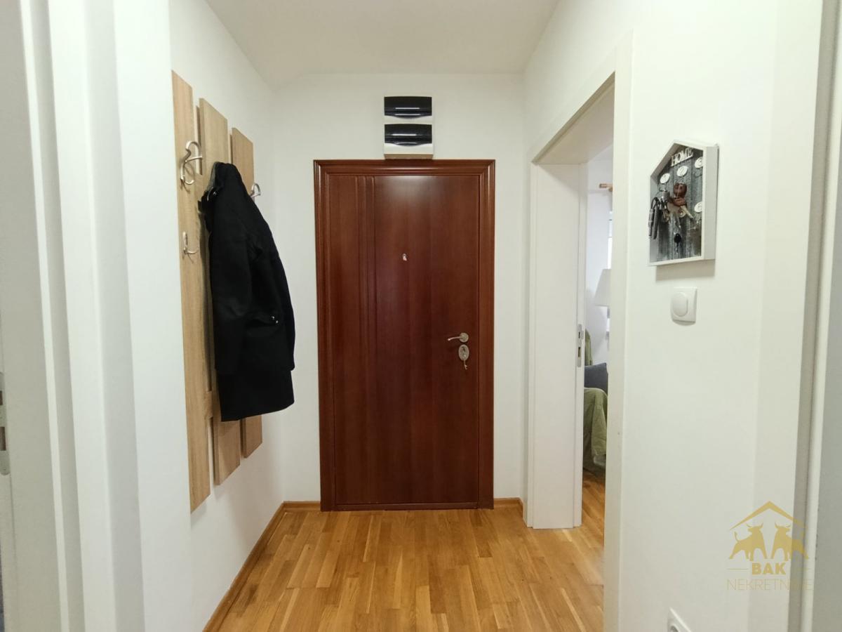 Komforan četvorosoban stan na Adicama