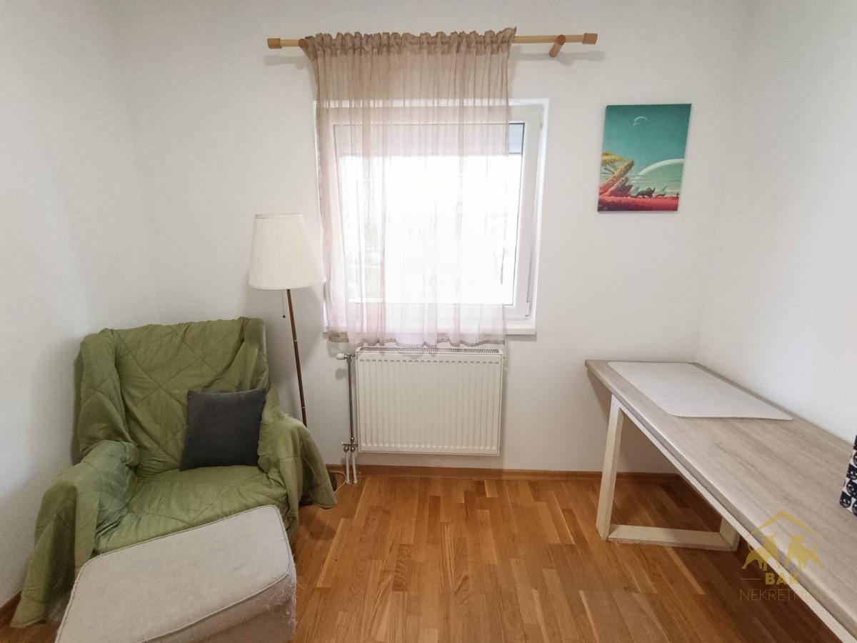 Komforan četvorosoban stan na Adicama