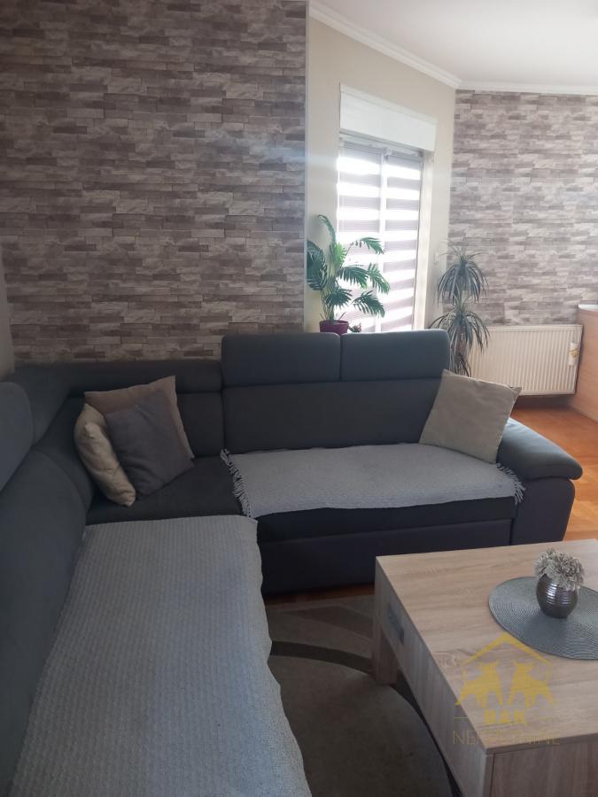Komforan četvorosoban stan na Novoj Detelinari