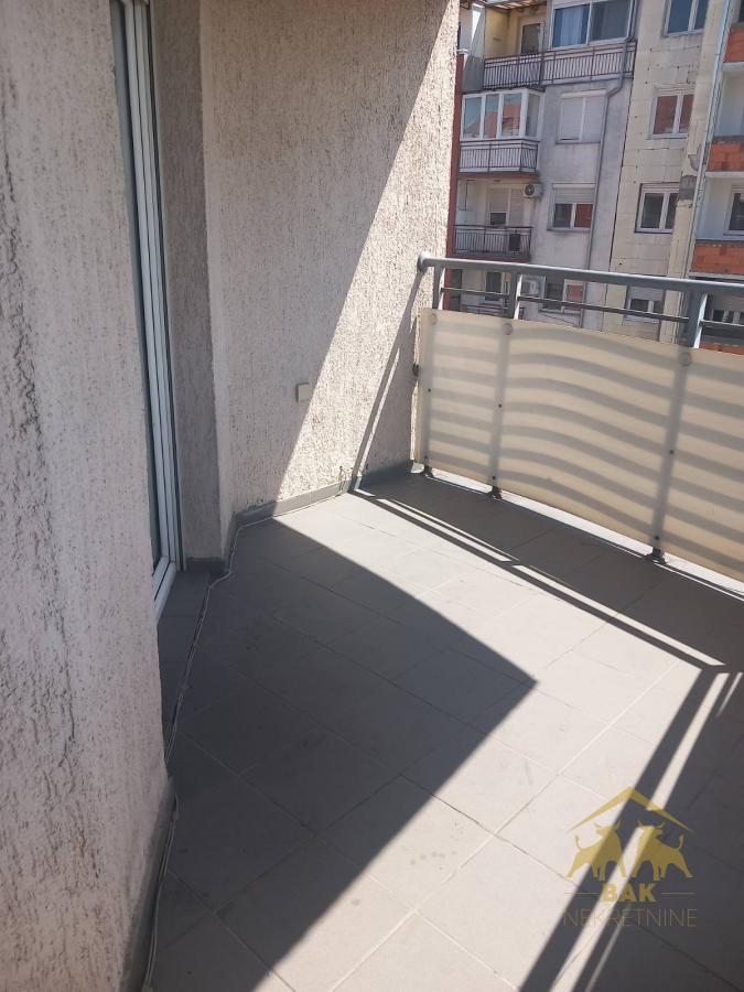 Komforan četvorosoban stan na Novoj Detelinari