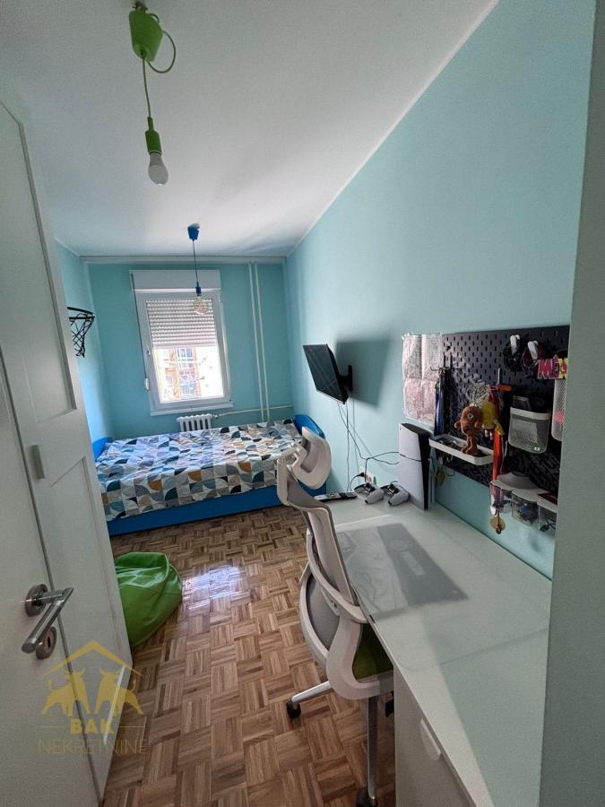 Odličan trosoban stan na Limanu IV