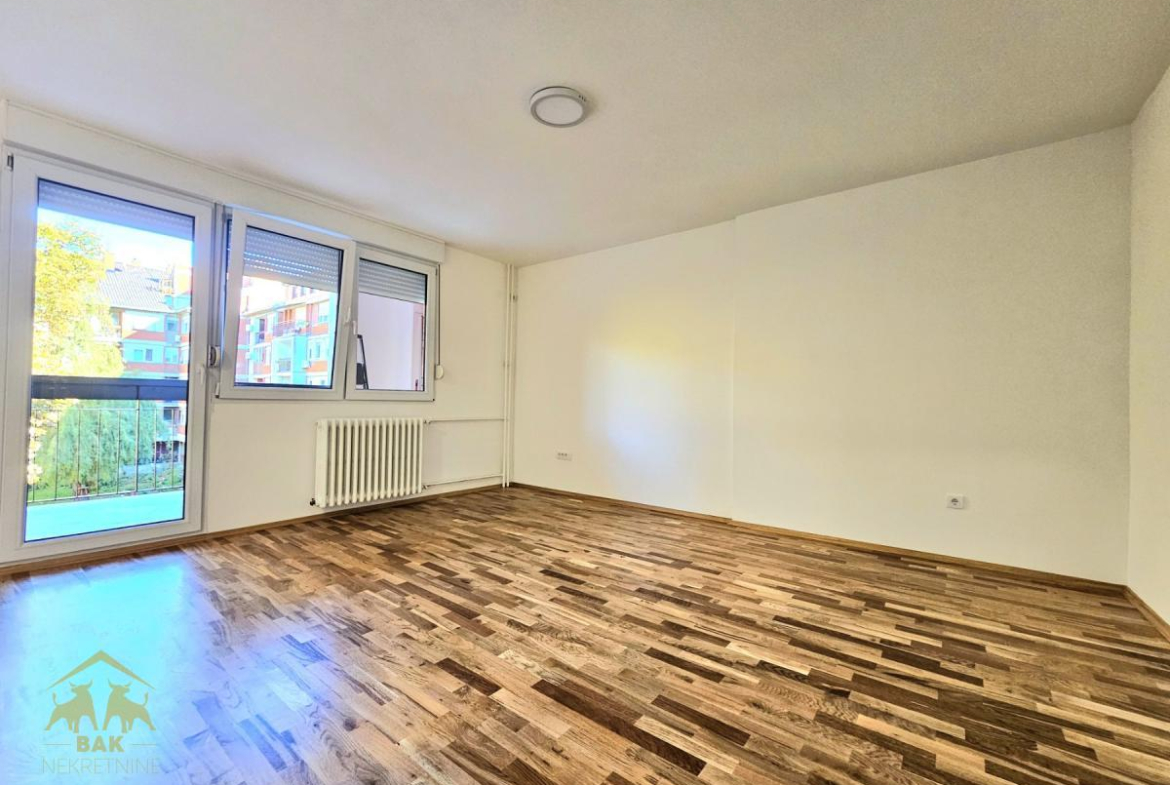 Komforan trosoban stan na Novom Naselju