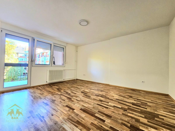 Komforan trosoban stan na Novom Naselju