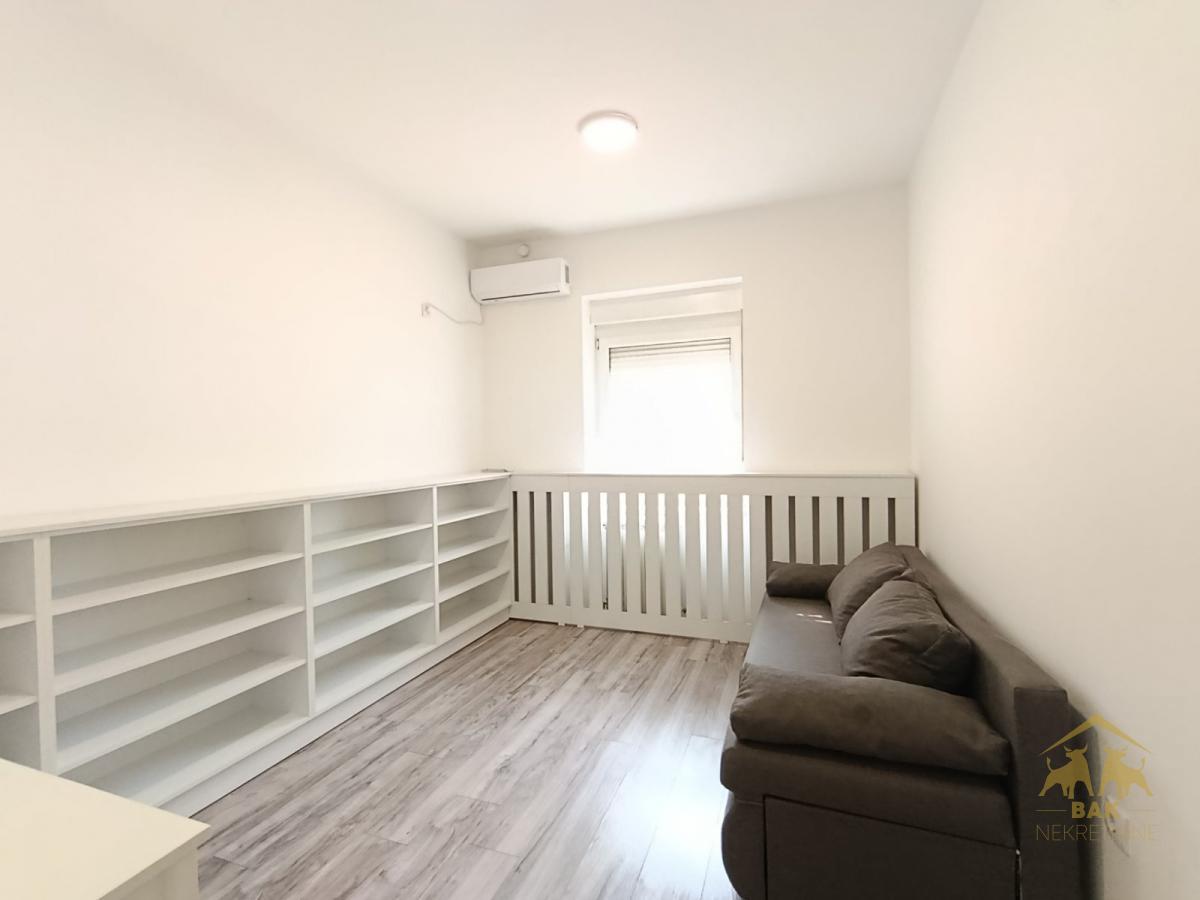 Komforan trosoban stan na Sajmištu