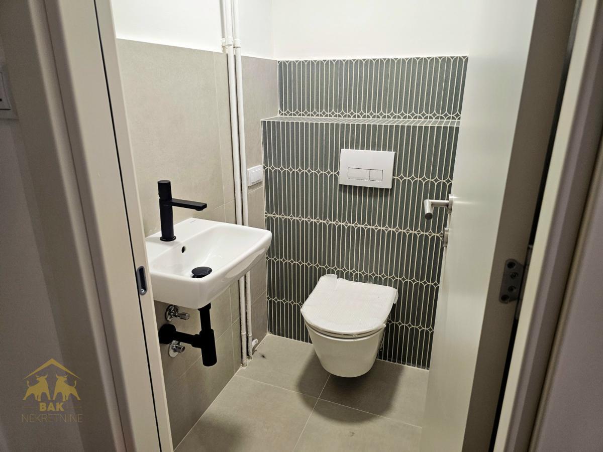 Kompletno renoviran četvorosoban stan u blizini Bulevara Oslobođenja