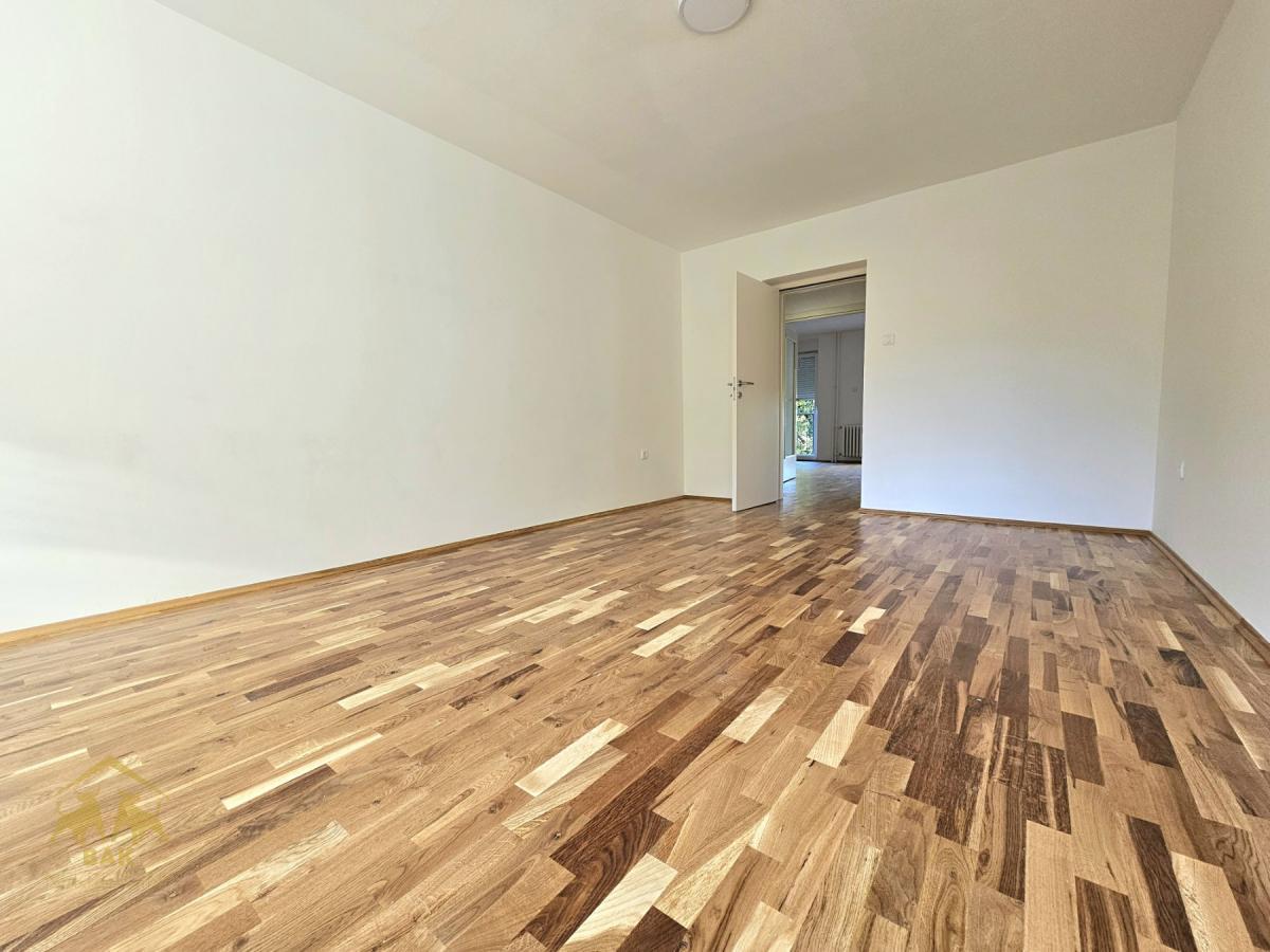 Kompletno renoviran četvorosoban stan u blizini Bulevara Oslobođenja