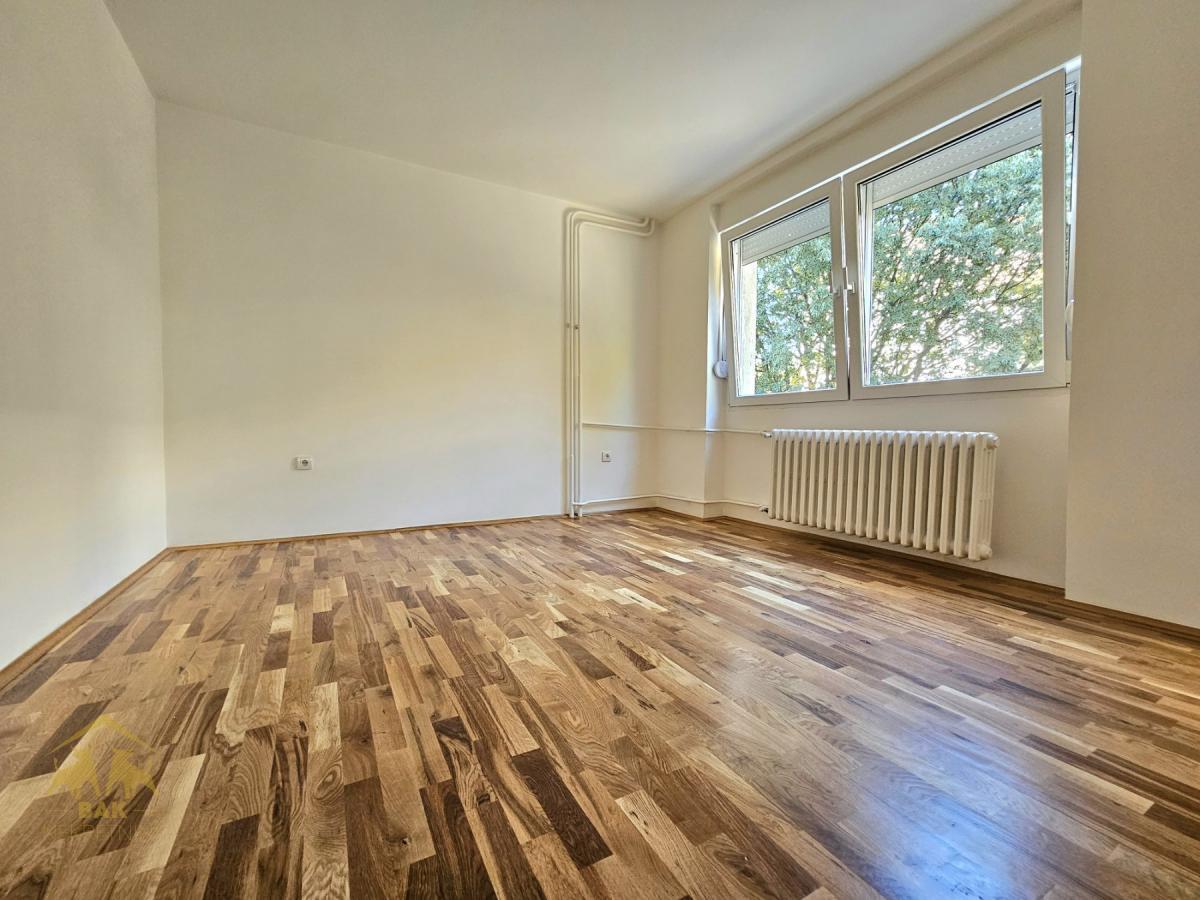 Kompletno renoviran četvorosoban stan u blizini Bulevara Oslobođenja