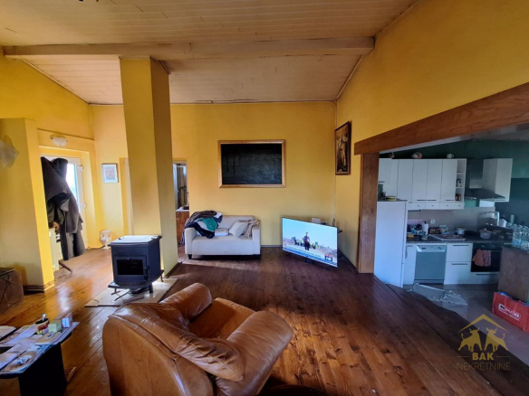 Kuća u Rakovcu sa prelepim pogledom na Novi Sad i Dunav