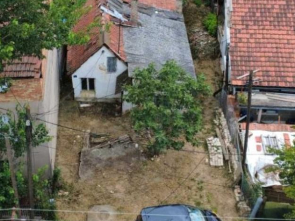Kuća za adaptaciju u Sremskoj Kamenici