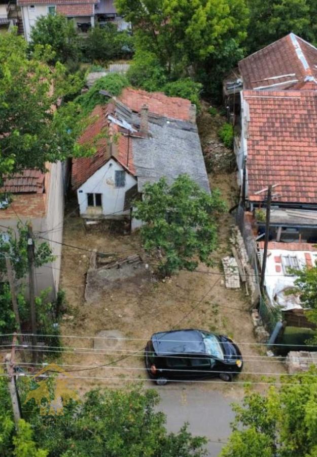 Kuća za adaptaciju u Sremskoj Kamenici