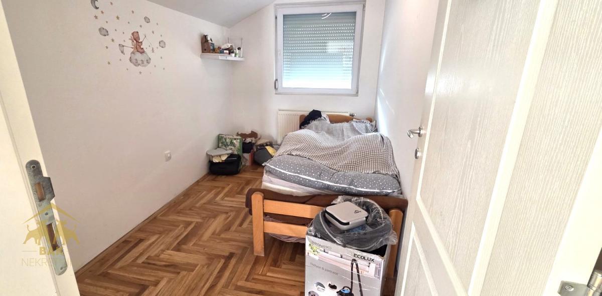 Lep jednoiposoban polunamešten stan na Adicama