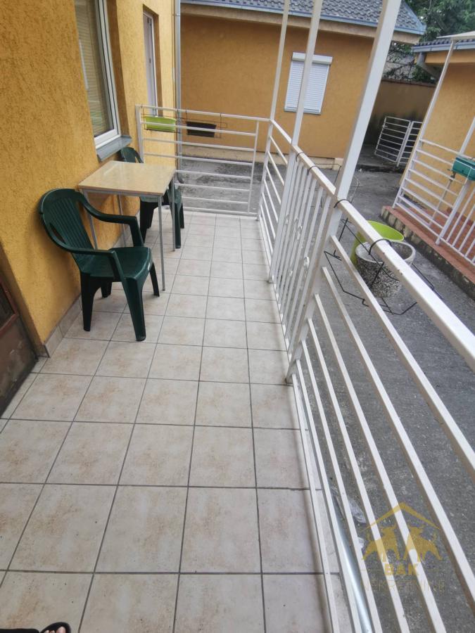 Lep jednoiposoban stan u mirnom delu Grbavice