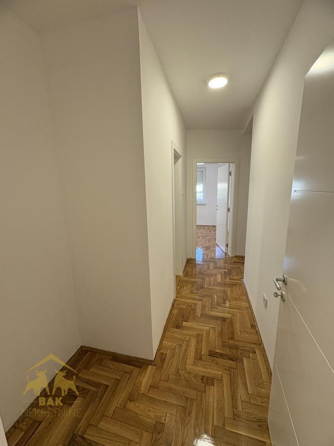 Lep trosoban stan na Bulevaru Patrijarha Pavla