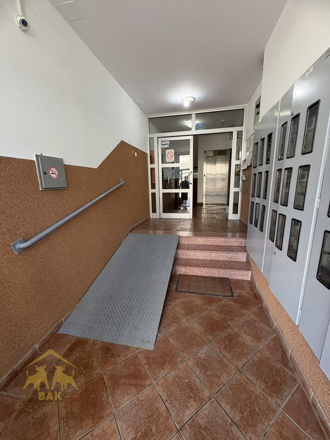 Lep trosoban stan na Bulevaru Patrijarha Pavla