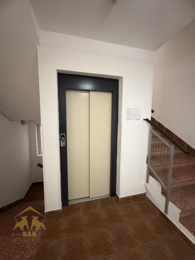 Lep trosoban stan na Bulevaru Patrijarha Pavla