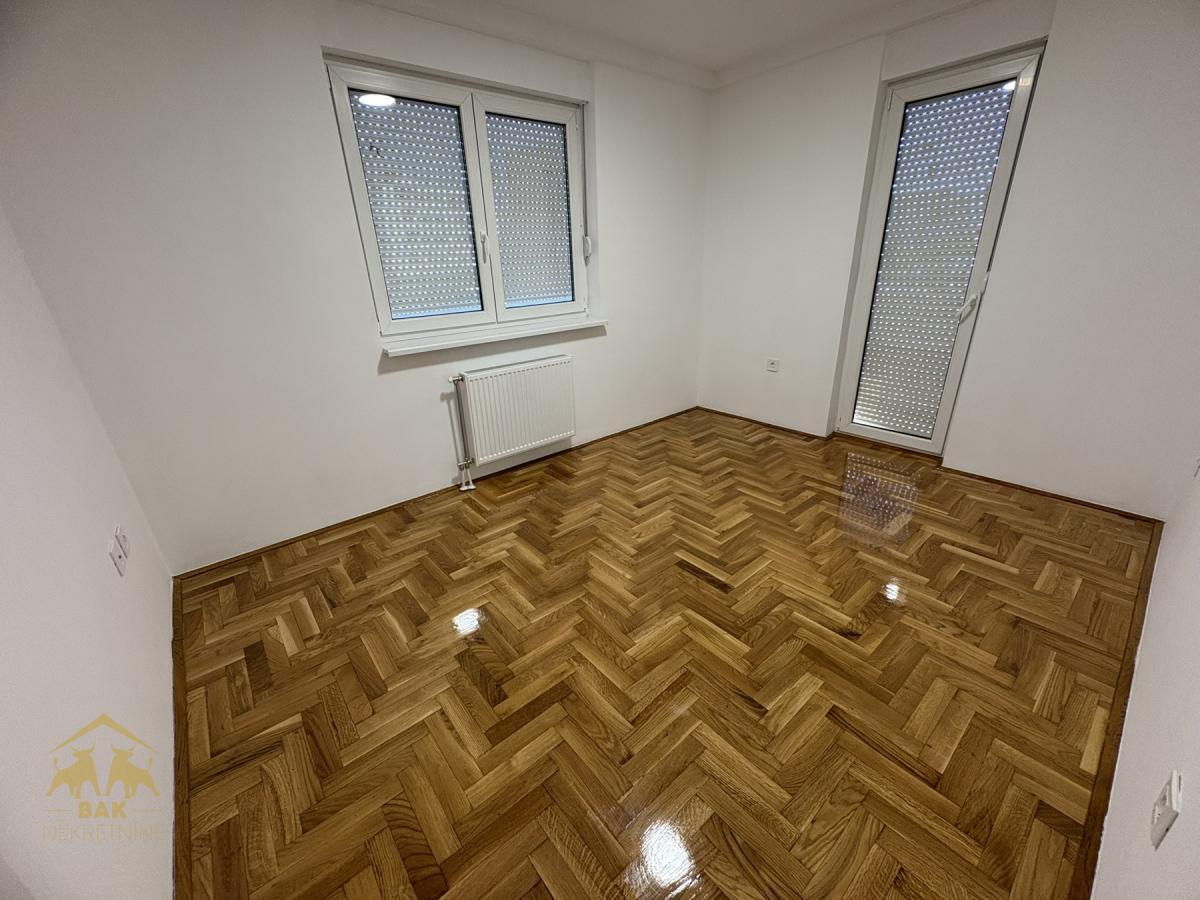 Lep trosoban stan na Bulevaru Patrijarha Pavla