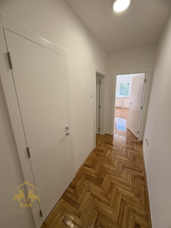 Lep trosoban stan na Bulevaru Patrijarha Pavla