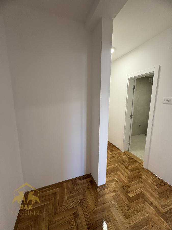 Lep trosoban stan na Bulevaru Patrijarha Pavla