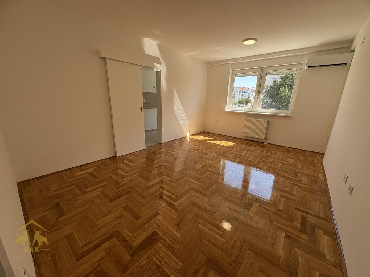 Lep trosoban stan na Bulevaru Patrijarha Pavla