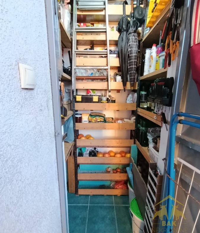 675