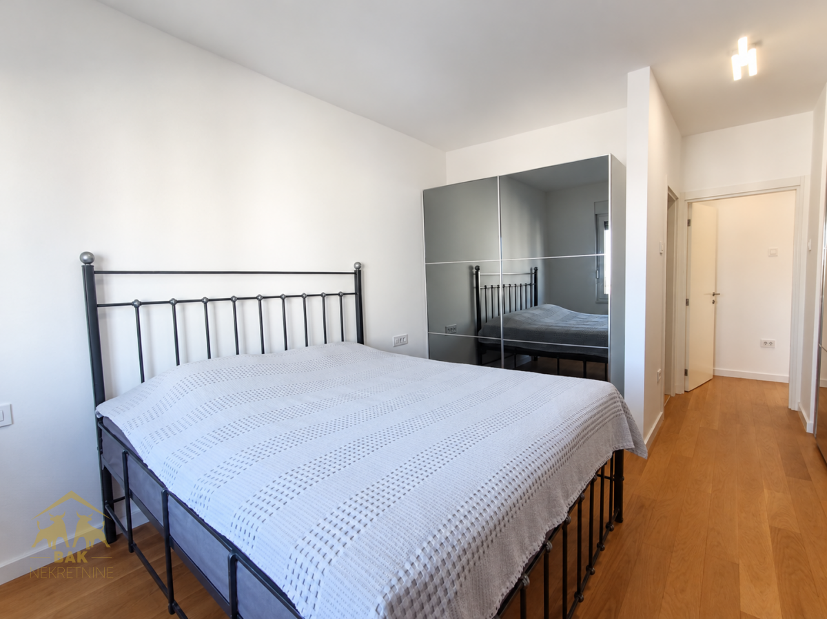 Luksuzan stan sa privatnim SPA i pogledom na Frušku goru – AVENIJA GARDEN
