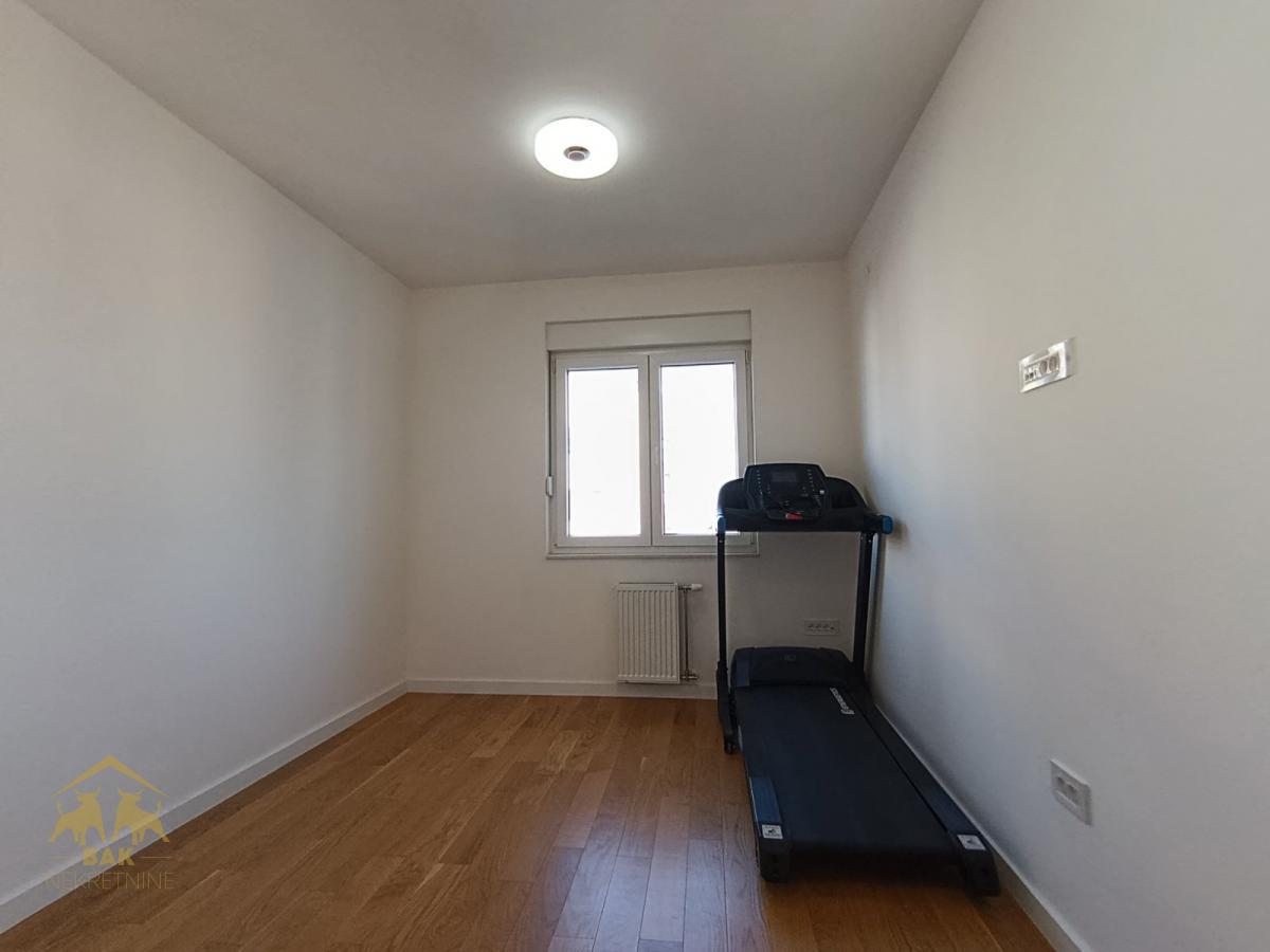 Luksuzan stan sa privatnim SPA i pogledom na Frušku goru – AVENIJA GARDEN