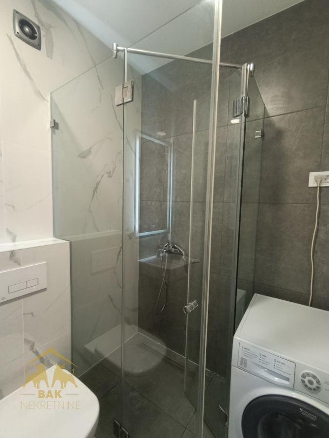 Luksuzan stan sa privatnim SPA i pogledom na Frušku goru – AVENIJA GARDEN