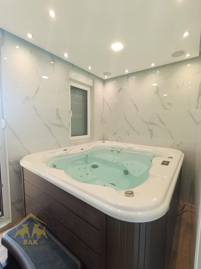 Luksuzan stan sa privatnim SPA i pogledom na Frušku goru – AVENIJA GARDEN
