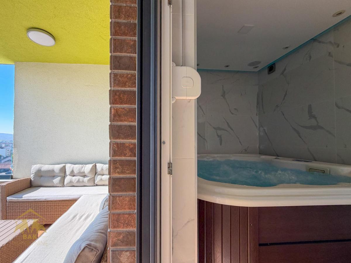 Luksuzan stan sa privatnim SPA i pogledom na Frušku goru – AVENIJA GARDEN