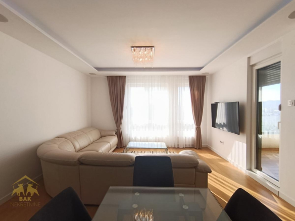 Luksuzan stan sa privatnim SPA i pogledom na Frušku goru – AVENIJA GARDEN