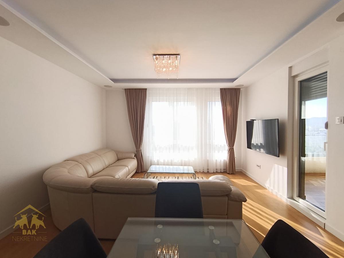 Luksuzan stan sa privatnim SPA i pogledom na Frušku goru – AVENIJA GARDEN