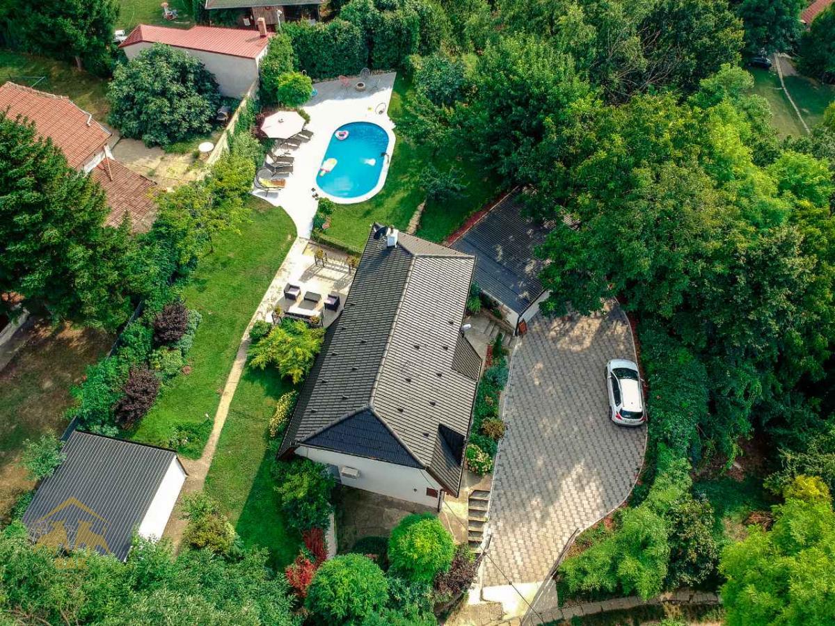 Luksuzna-kuca-za-izdavanje-sa-bazenom-na-Ribnjaku-9 Luksuzna kuća za izdavanje sa bazenom na Ribnjaku