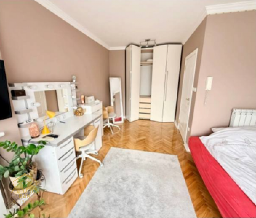 Luksuzna vila sa bazenom u prestižnom naselju Lipov gaj