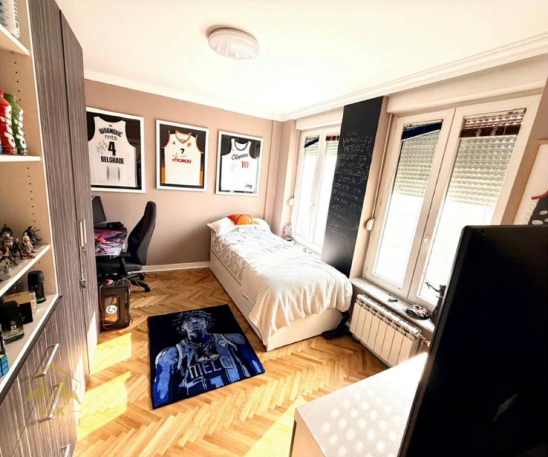 Luksuzna vila sa bazenom u prestižnom naselju Lipov gaj
