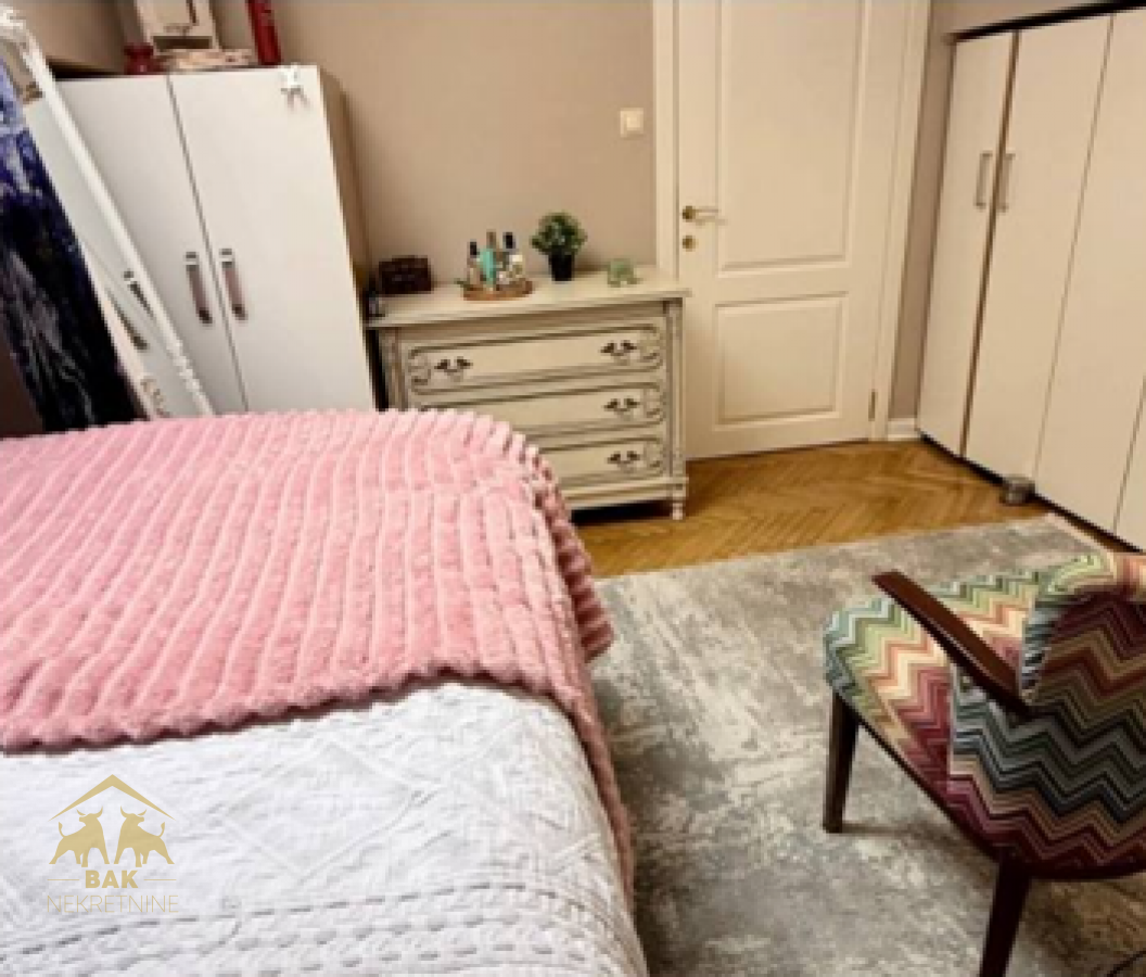 Luksuzna vila sa bazenom u prestižnom naselju Lipov gaj