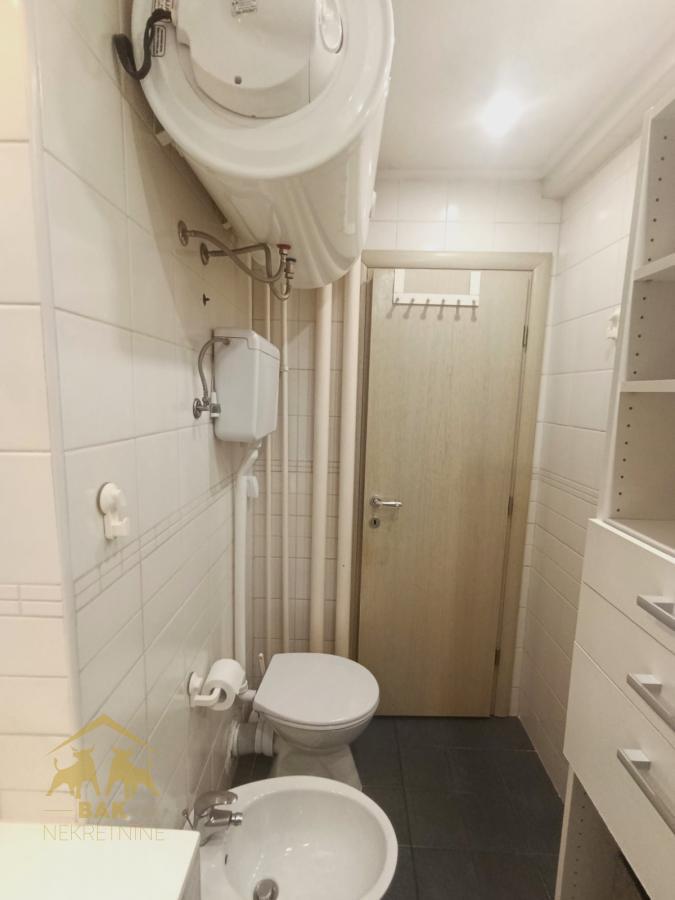 Moderan četvorosoban stan u mirnom delu Grbavice