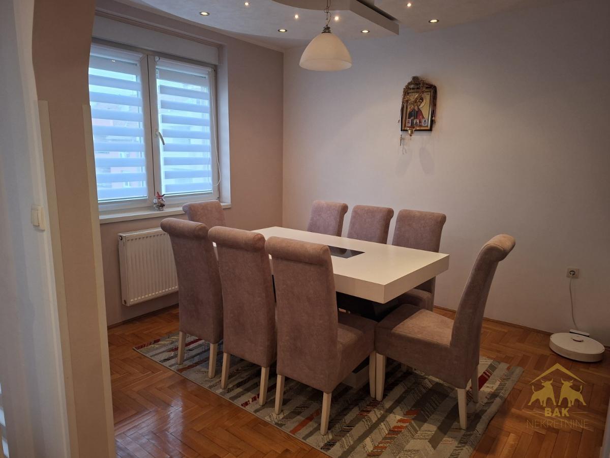 Moderan dupleks  na Novoj Detelinari