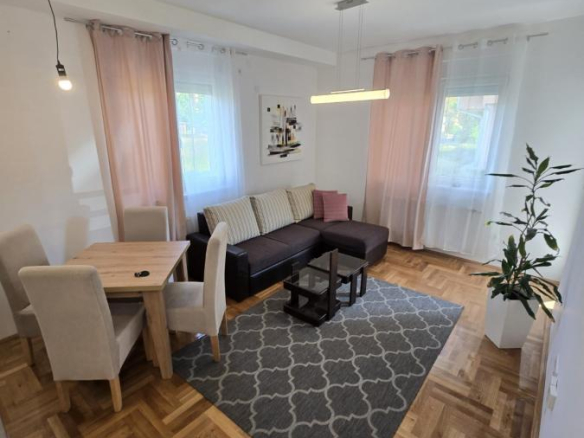 Moderan dvosoban stan na Novom Naselju