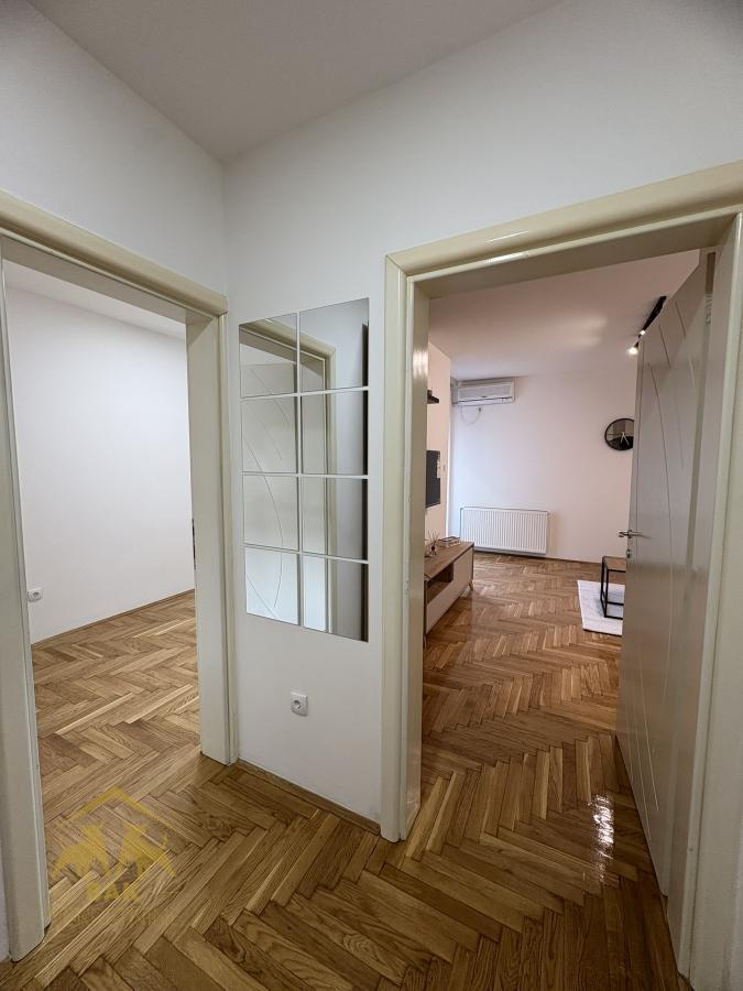 Moderan dvosoban, svetao stan u ulici Slobodana Bajića