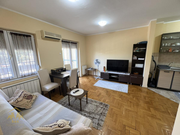Moderan jednoiposoban, namešten stan na Bulevaru Evrope