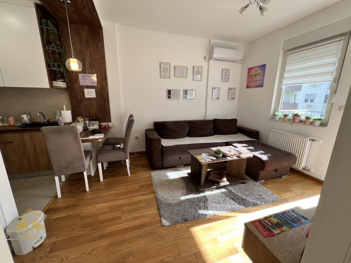 Moderan jednoiposoban stan u kompleksu Kej Garden na Podbari