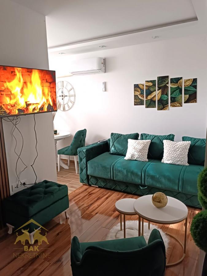 Izdavanje jednosobnog moderno nameštenog stana na Salajci