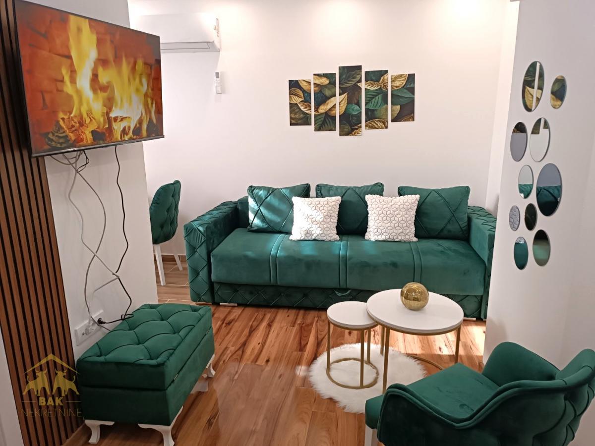 Izdavanje jednosobnog moderno nameštenog stana na Salajci
