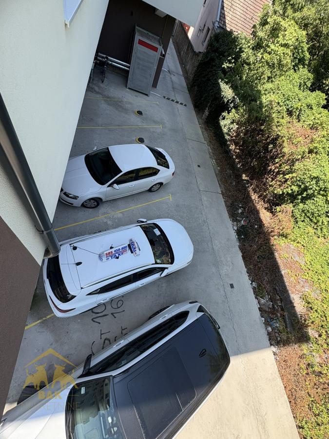 Moderan trosoban stan sa parking mestom na Telepu, novogradnja!