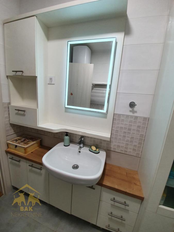 Moderna-namestena-garsonjera-u-blizini-Klinickog-centra-Vojvodine-10 Moderna nameštena garsonjera u blizini Kliničkog centra Vojvodine