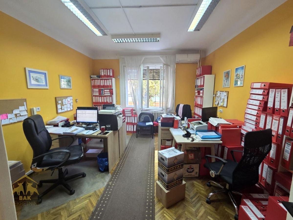 Odlican-cetvorosoban-salonski-stan-kod-Dunavskog-parka-1 Odličan četvorosoban salonski stan kod Dunavskog parka