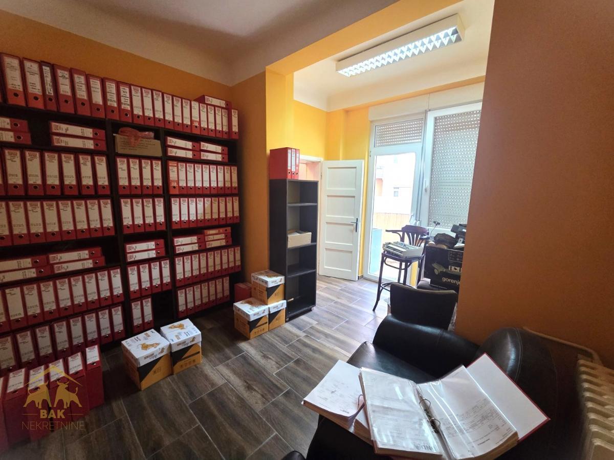 Odlican-cetvorosoban-salonski-stan-kod-Dunavskog-parka-10 Odličan četvorosoban salonski stan kod Dunavskog parka