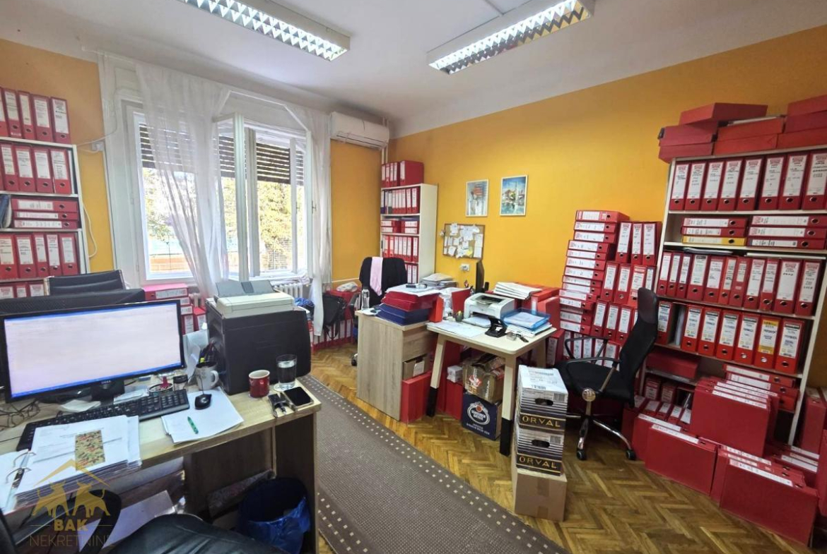 Odličan četvorosoban salonski stan kod Dunavskog parka