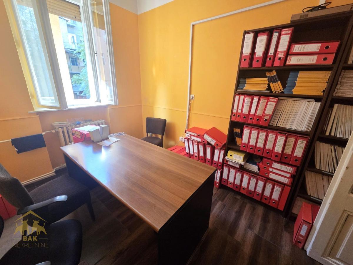 Odlican-cetvorosoban-salonski-stan-kod-Dunavskog-parka-13 Odličan četvorosoban salonski stan kod Dunavskog parka