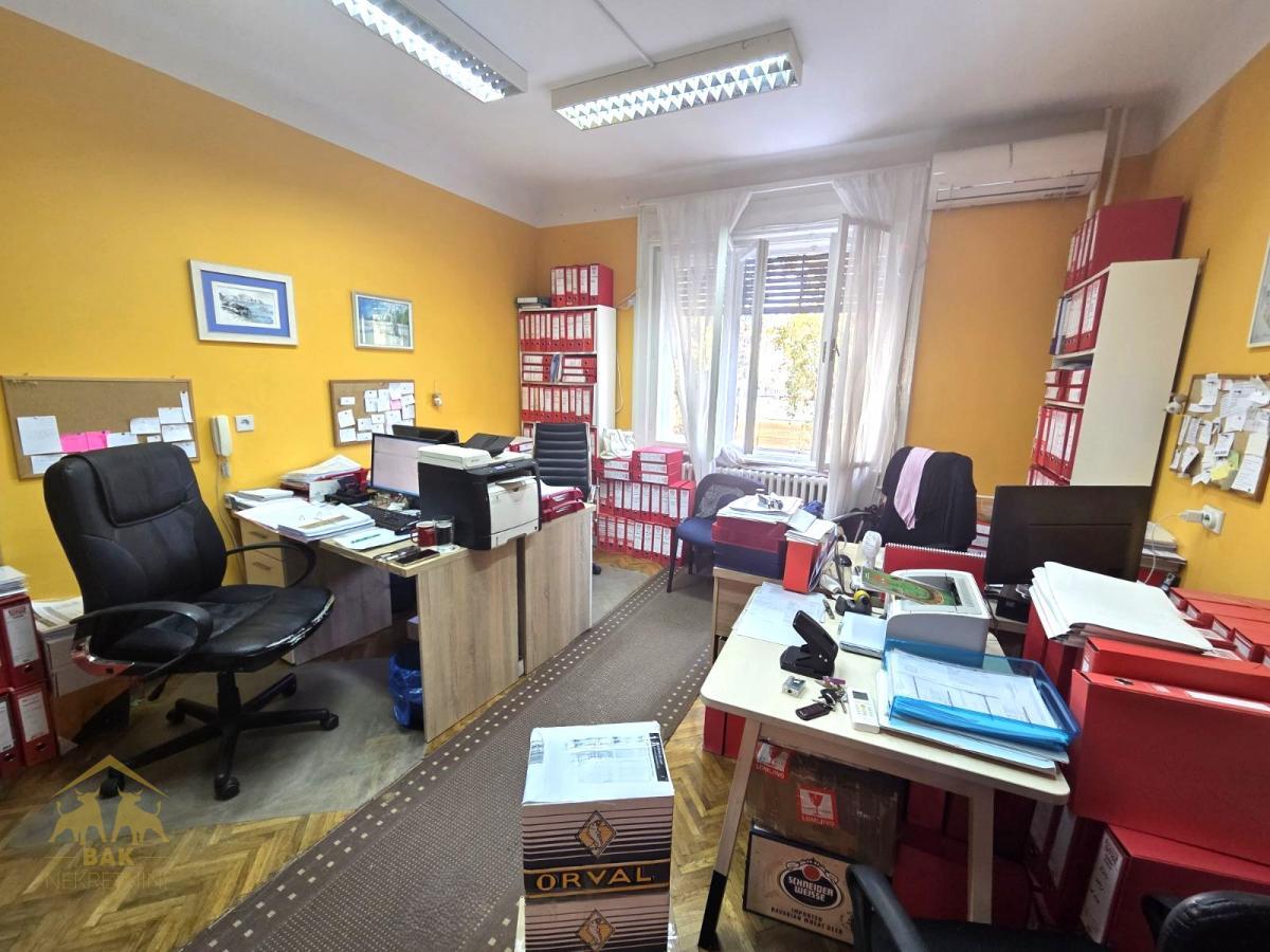 Odlican-cetvorosoban-salonski-stan-kod-Dunavskog-parka-2 Odličan četvorosoban salonski stan kod Dunavskog parka